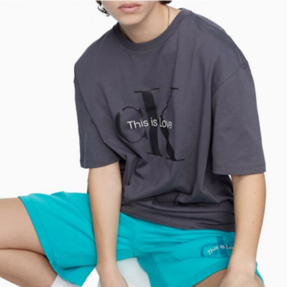 Calvin Klein Pride Relaxed Fit Monogram Logo T-Shirt‎ Love is Love Crewneck - Picture 4 of 5